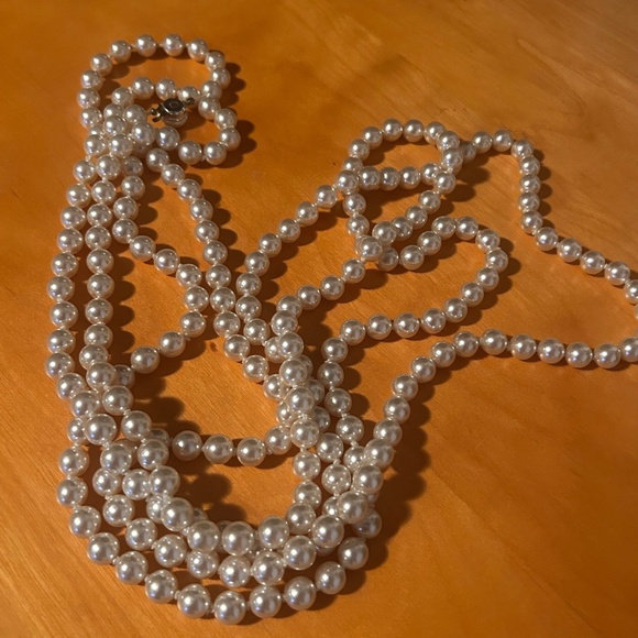 Neiman Marcus White Beaded Pearl Necklace - Picture 1 of 5